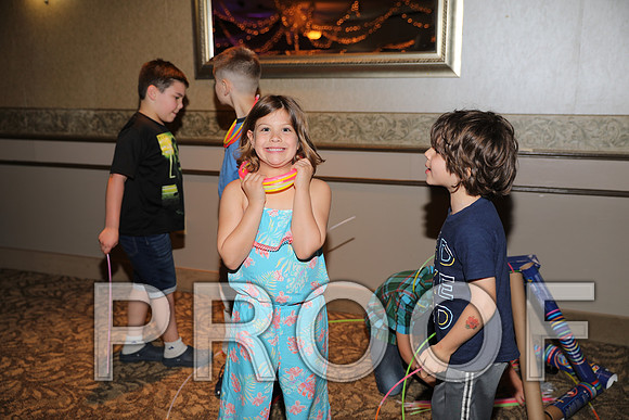8L2A0300 Guests & Family Dancing and Partying