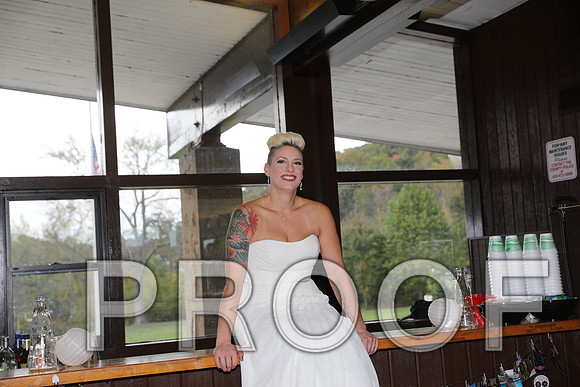 8L2A3208 Wedding Photos - The bride with family and bridesmaids