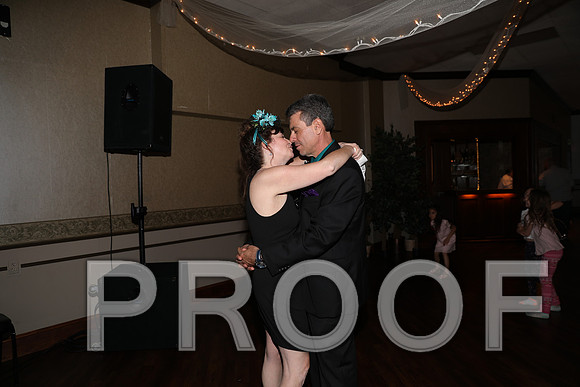 8L2A0120 Guests & Family Dancing and Partying