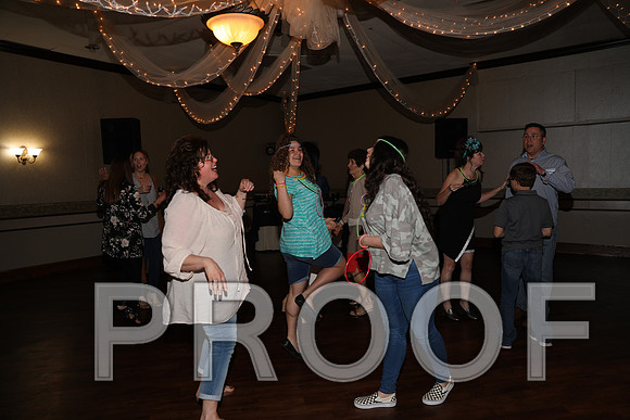 8L2A0169 Guests & Family Dancing and Partying