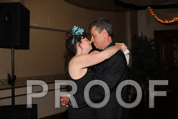 8L2A0119 Guests & Family Dancing and Partying