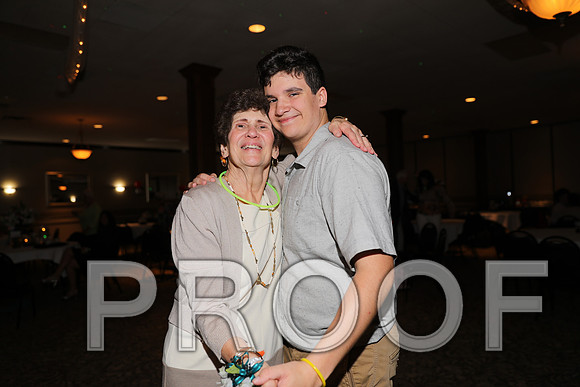 8L2A0388 Guests & Family Dancing and Partying