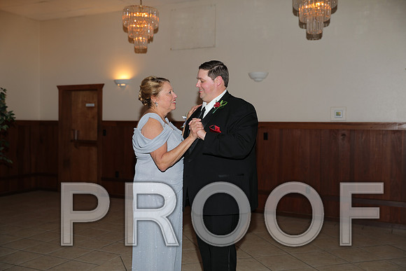 8L2A6527 Wedding Photos - Mother / Son Dance