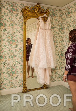 8L2A1186 aaa Wedding - Bride preparing for the big day with family and friends