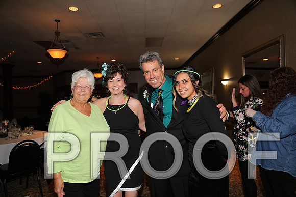 8L2A0138 Guests & Family Dancing and Partying