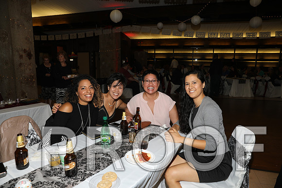 8L2A3811 Wedding Photos - Bride and Groom with guests
