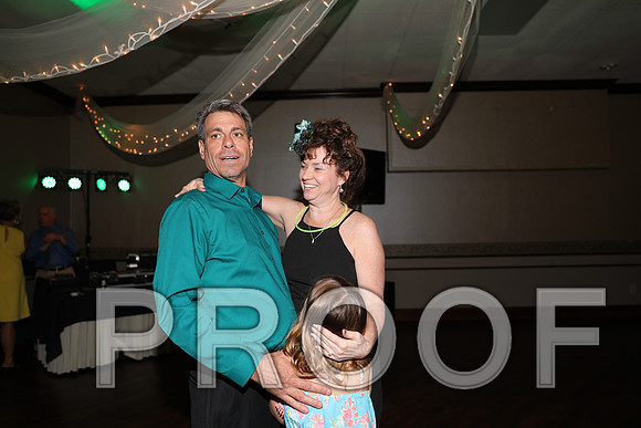 8L2A0390 Guests & Family Dancing and Partying