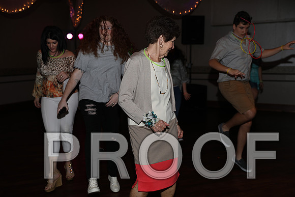 8L2A0267 Guests & Family Dancing and Partying