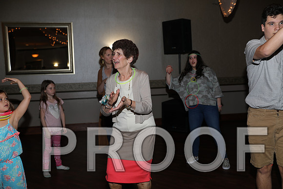 8L2A0342 Guests & Family Dancing and Partying