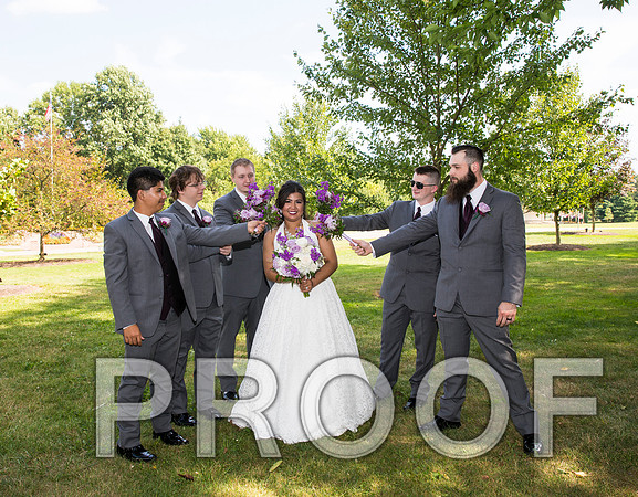 8L2A5835 aaa Wedding - Bride and Groom with the Bridal Party