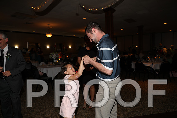 8L2A0064 Guests & Family Dancing and Partying