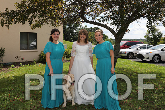 8L2A0587 Wedding  The Bride with family and the bridemaids