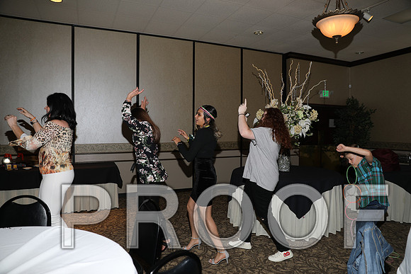 8L2A0374 Guests & Family Dancing and Partying