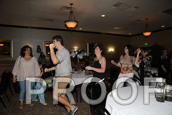 8L2A0375 Guests & Family Dancing and Partying