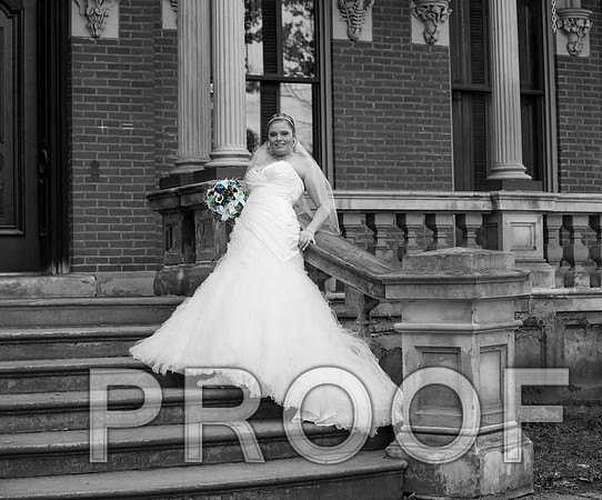 8L2A7768 aaa B&W Wedding - Bride and groom with bridal party