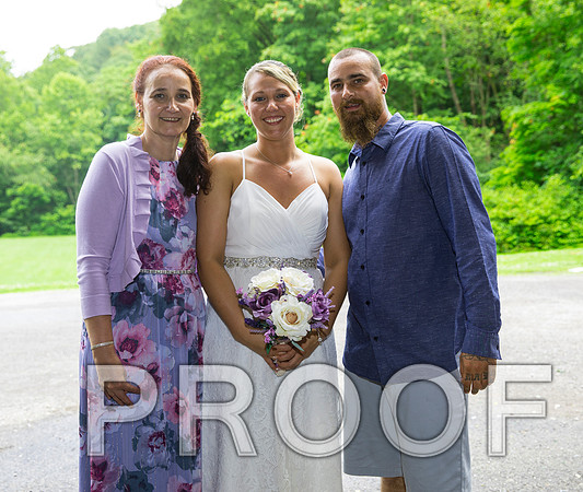 8L2A2171 aaa Wedding - The bride and groom with family