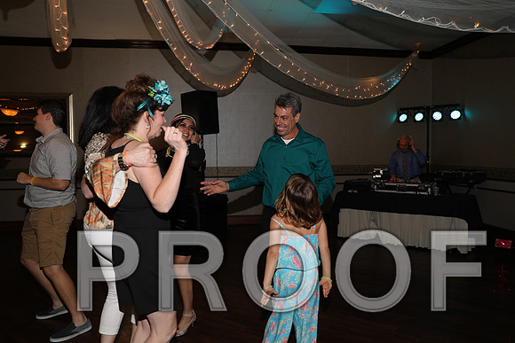 8L2A0363 Guests & Family Dancing and Partying