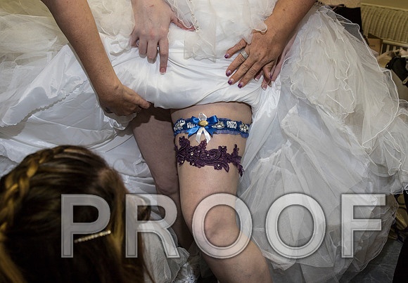 IF6A7715 aaa Wedding - Bride with family and bridesmaids