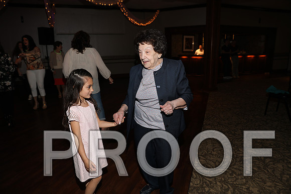 8L2A0175 Guests & Family Dancing and Partying