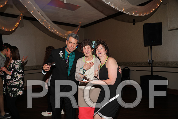 8L2A0163 Guests & Family Dancing and Partying