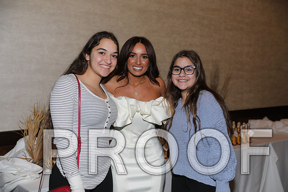 8L2A6576 Beautiful event surrounded by family and friends
