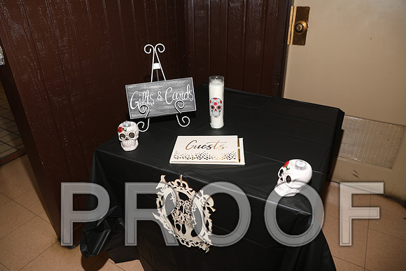 8L2A3182 Wedding Photos - The bride with family and bridesmaids