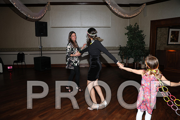 8L2A0380 Guests & Family Dancing and Partying