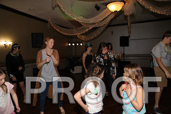 8L2A0212 Guests & Family Dancing and Partying