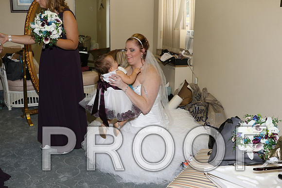 IF6A7827 Wedding - Bride with family and bridesmaids