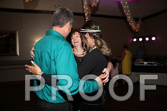 8L2A0384 Guests & Family Dancing and Partying