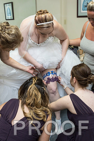 IF6A7712 aaa Wedding - Bride with family and bridesmaids