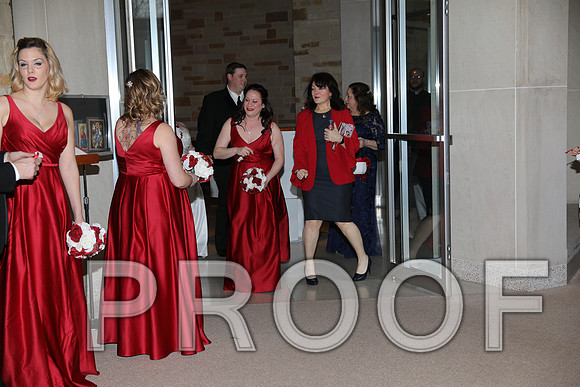 8L2A5863 Wedding Photos - Bride & Groom with family