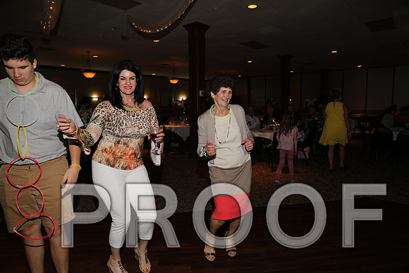8L2A0309 Guests & Family Dancing and Partying