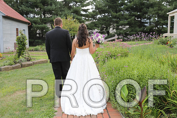 8L2A5882 Wedding - Bride and Groom with the Bridal Party