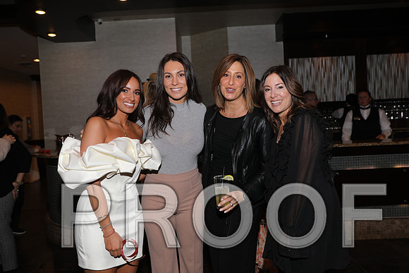 8L2A6657 Beautiful event surrounded by family and friends