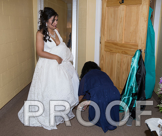8L2A5295 aaa Wedding - Bride getting ready for the big day