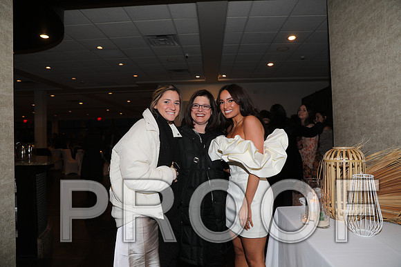 8L2A6601 Beautiful event surrounded by family and friends