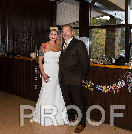8L2A3245 aaa Wedding Photos - The bride with family and bridesmaids