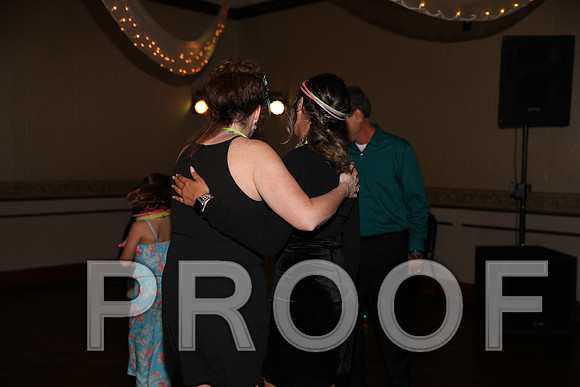 8L2A0359 Guests & Family Dancing and Partying