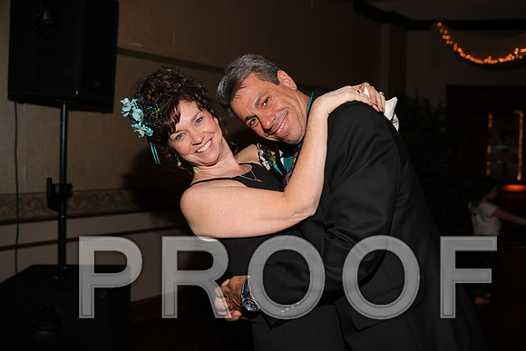 8L2A0115 Guests & Family Dancing and Partying