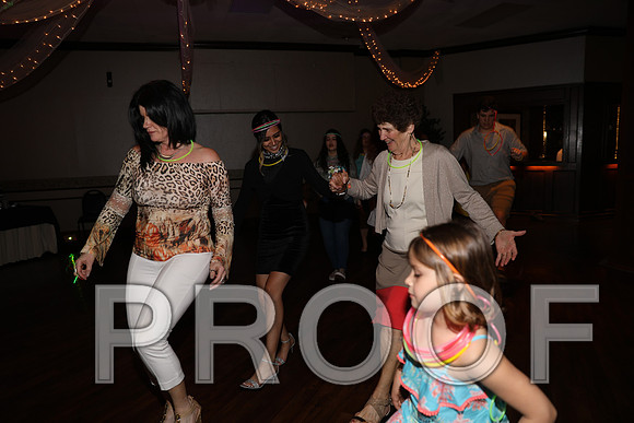 8L2A0272 Guests & Family Dancing and Partying