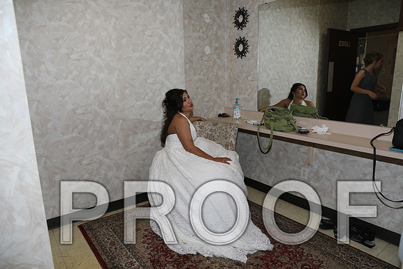 8L2A5942 Wedding - Reception with Family and Friends