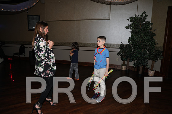 8L2A0339 Guests & Family Dancing and Partying