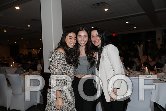 8L2A6653 Beautiful event surrounded by family and friends